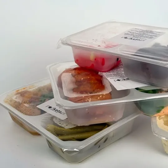 Zapakowane pudełka z dietą keto Podketo